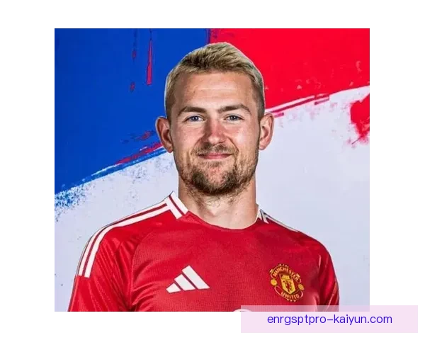 德里赫特风格分析揭示：其在球队防线中的表现稳步提升，备受关注