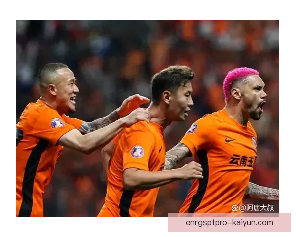 球队积分较量激烈，争冠形势愈发扑朔迷离，表现亮眼的球队备受关注