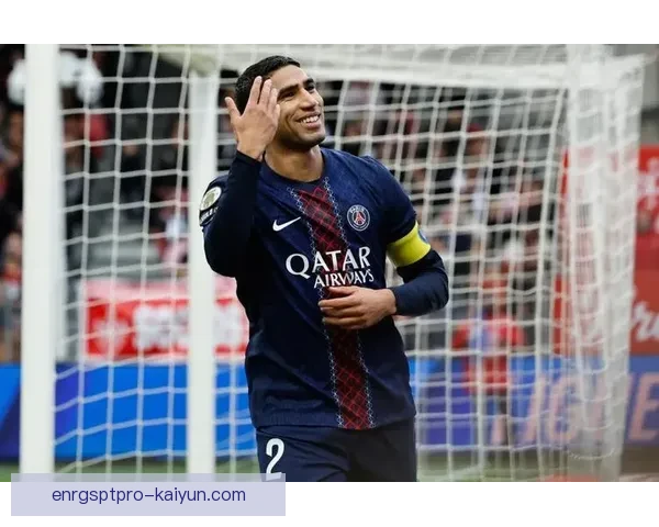 阿什拉夫在法甲展现最佳潜力，未来可期的表现备受期待